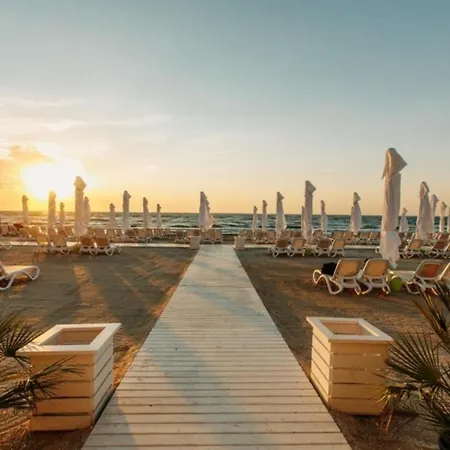 Lotus Mamaia